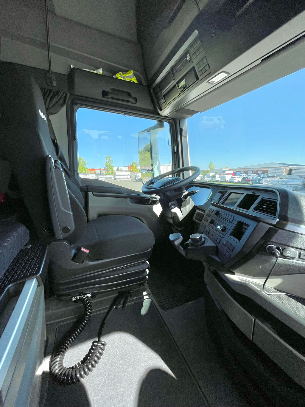 camion Vitadis / intérieur cabine poste de conduite